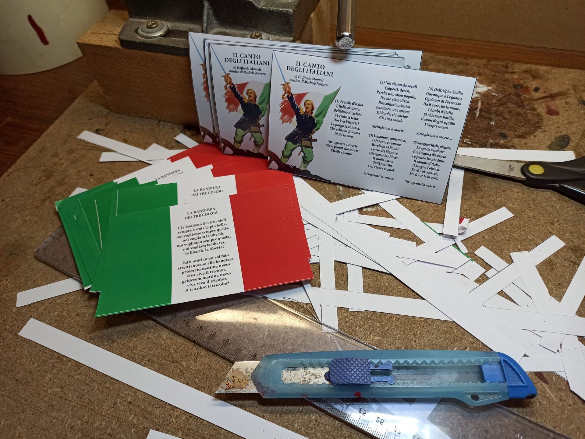 Cartolina D'auguri Luminosa Vettoriale Buon Natale 2023 Con Bandiera Italiana Carattere 3d Moderno Alfabeto Bianco 33451599